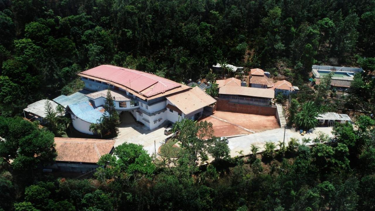 La Flora Beverly Hill Resort Madikeri Exterior foto